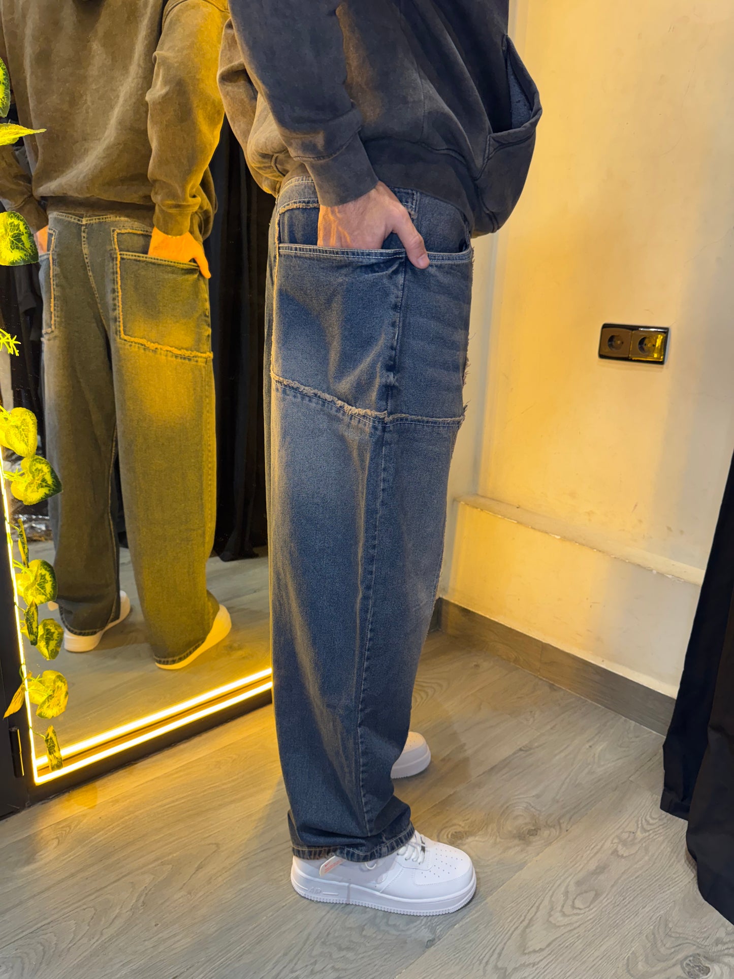 Baggy-Fit Frinting in Blue Dirty Jeans