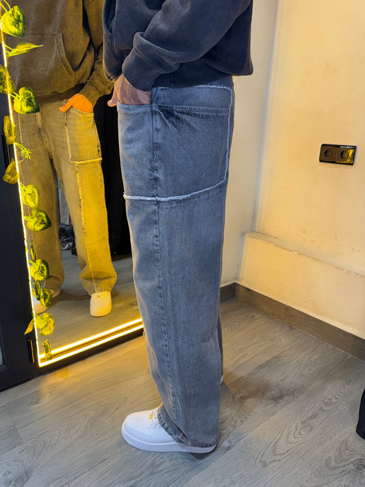 Baggy-Fit Fringing in Light Gray Jeans