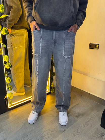Baggy-Fit Fringing in Light Gray Jeans