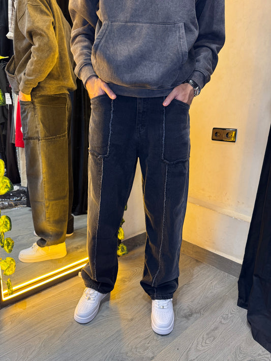 Baggy-Fit Frinting in Dark Gray Jeans