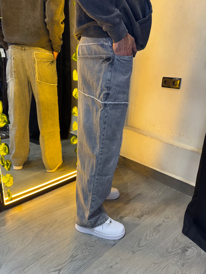 Baggy-Fit Fringing in Light Gray Jeans