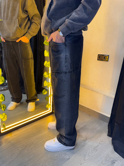 Baggy-Fit Frinting in Dark Gray Jeans